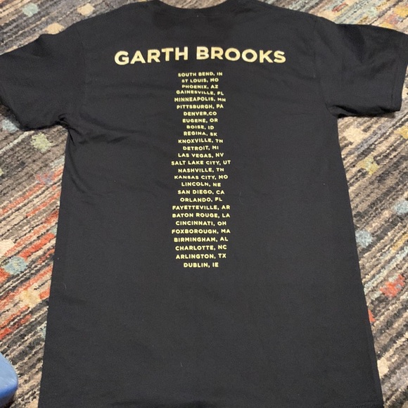 Garth Brooks Stadium tour tshirt - Picture 3 of 6
